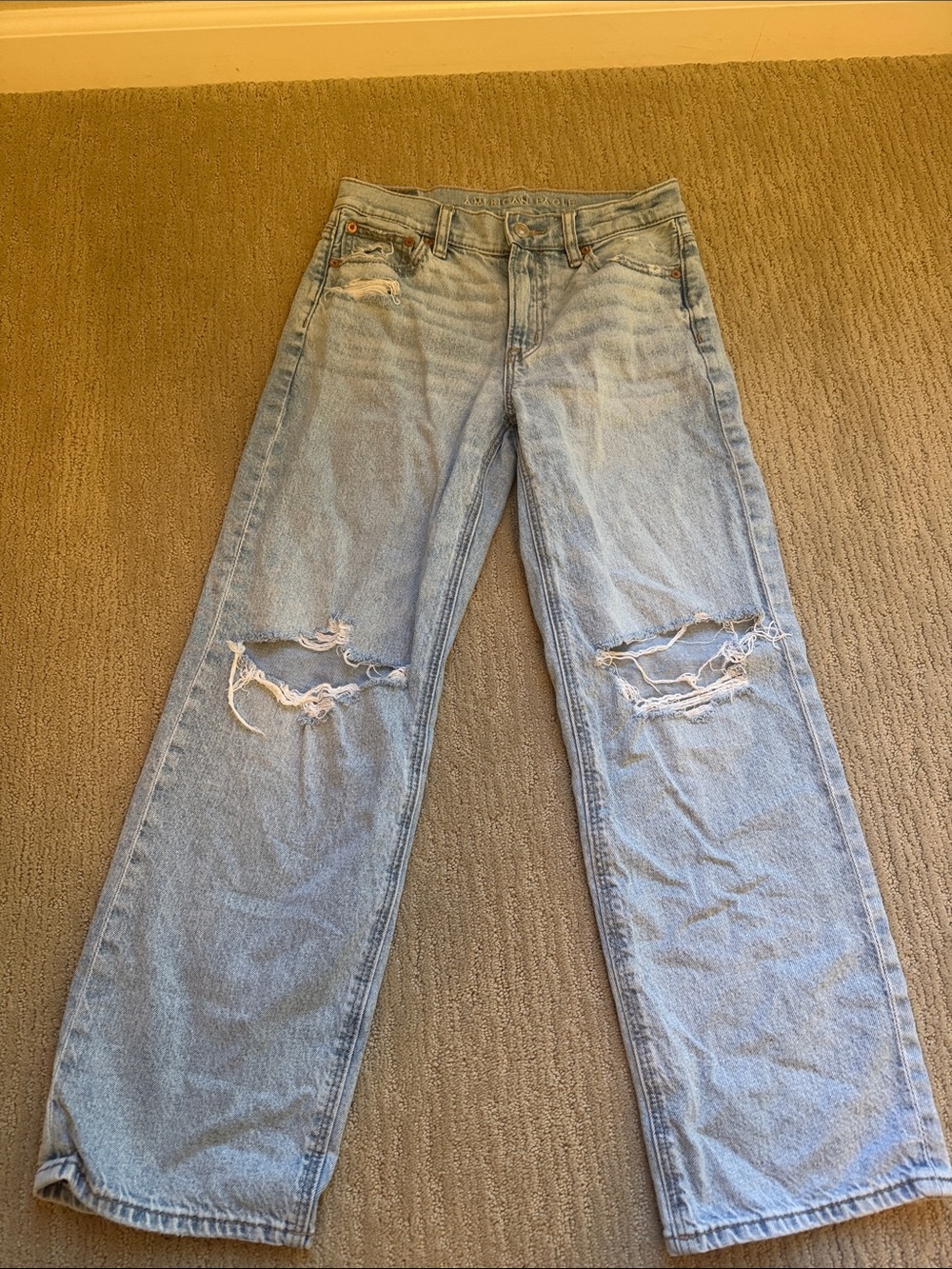 American Eagle Ripped High Waisted Stovepipe Jean Size 0 Short, Like New